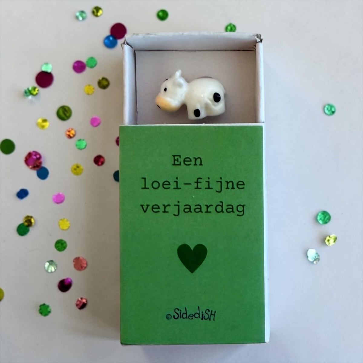 Loeifijne verjaardag koe in doosje