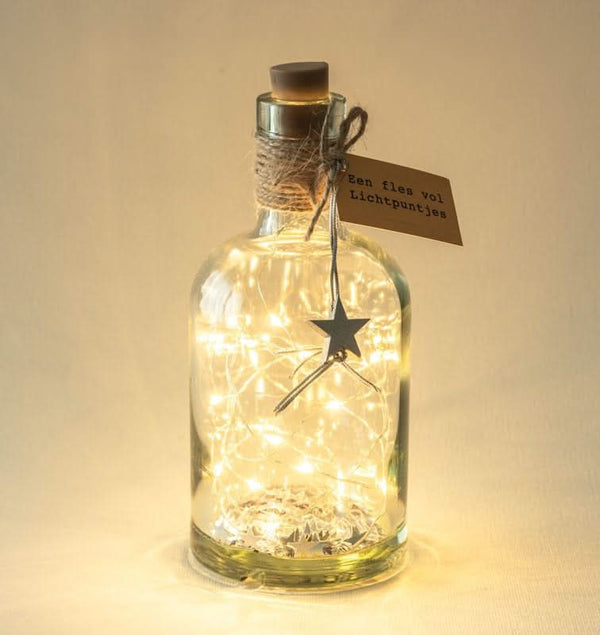 Une bouteille pleine de points lumineux