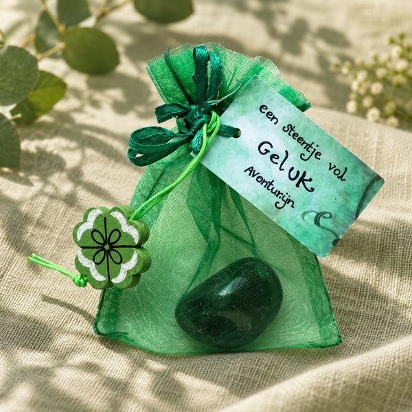 Aventurijn knuffelsteen in cadeauzakje – Geluk