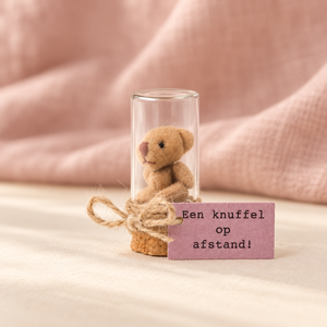 Beer in flesje knuffel afstand bruin