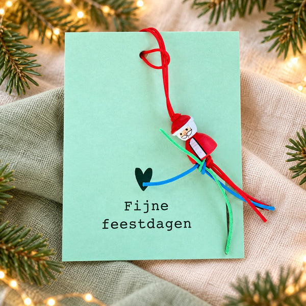 Cadeaukaartje met kerstman – Fijne feestdagen op passende kerstachtergrond
