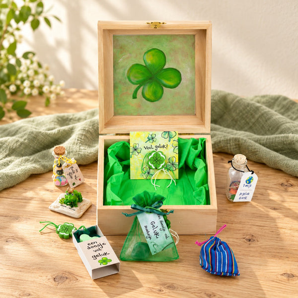 Cadeaupakket geluk in houten cadeaukist – Veel geluk