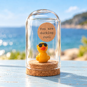 Eendje met zonnebril in stolp – You are ducking cool