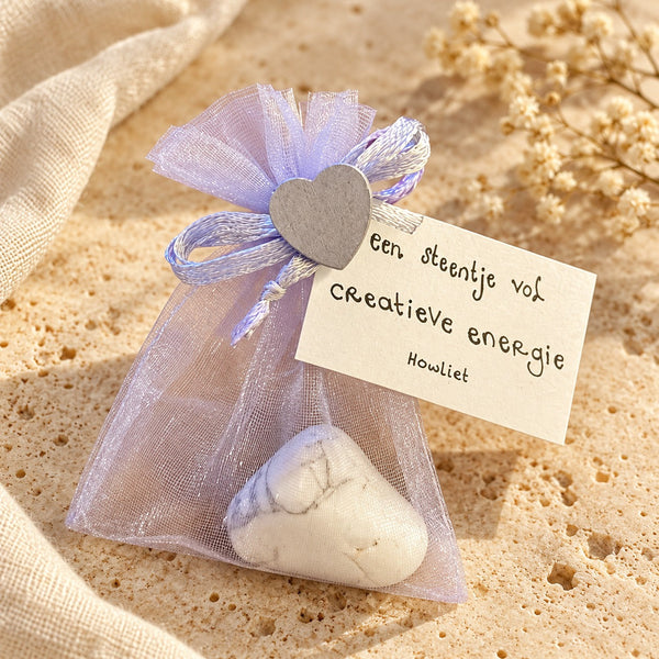 Knuffelsteen Howliet in organza cadeauzakje met tekstkaartje