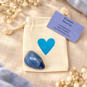 Knuffelsteen-Blauwe kwarts – in cadeauzakje