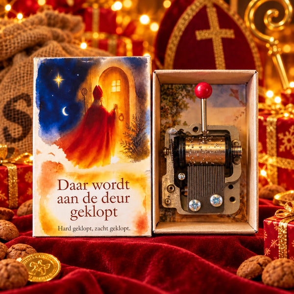 Open muziekdoosje rechtop met deksel in warme Sinterklaassetting