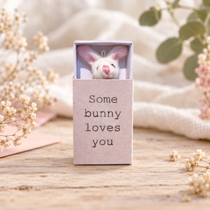 Somebunny loves you konijntje in roze doosje