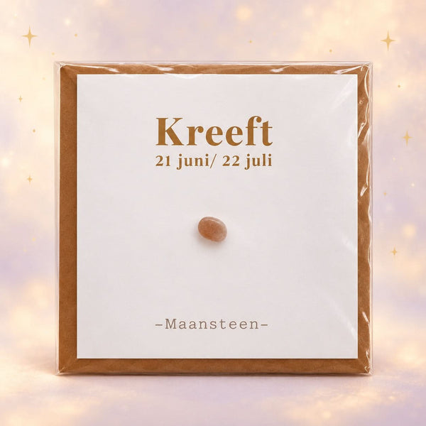 Sterrenbeeldkaart Kreeft met maansteen en envelop op magische achtergrond