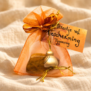 Tijgeroog knuffelsteen in cadeauzakje – Bescherming