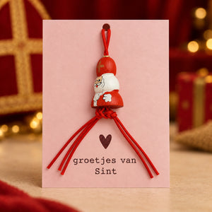 Roze kaart Groetjes van Sint met lusje door het middelste gaatje